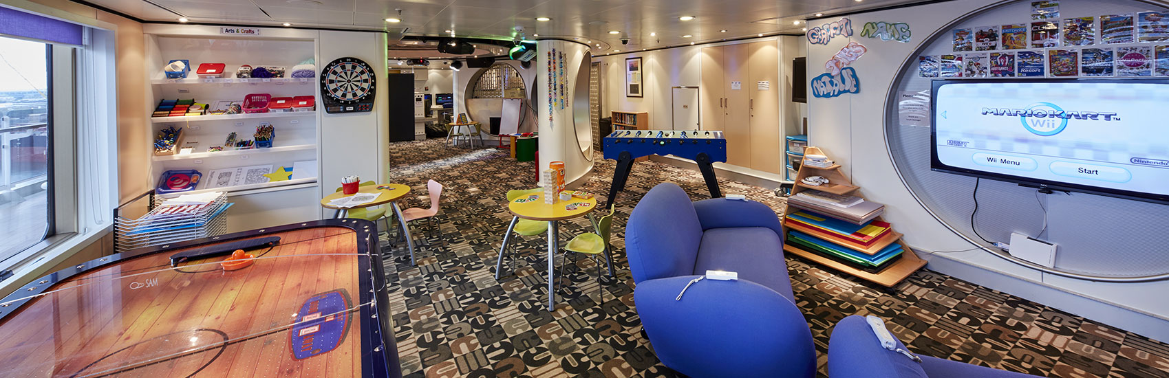 Bring the whole family aboard Cunard® 3